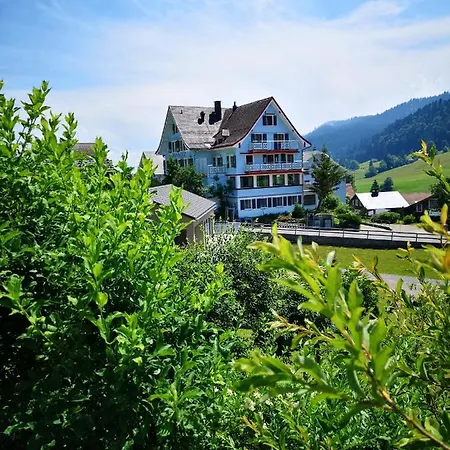 לינה וארוחת בוקר Friedegg